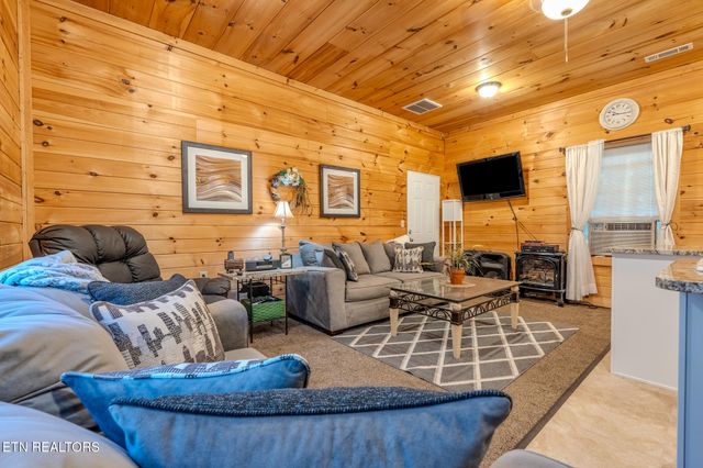 2216 French Broad River Rd, Seymour, TN 37865