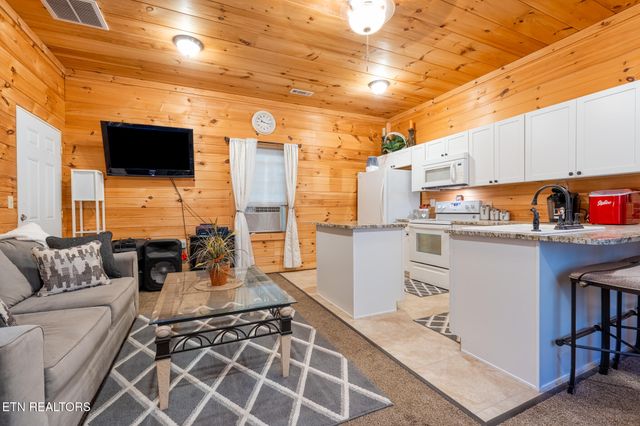 2216 French Broad River Rd, Seymour, TN 37865