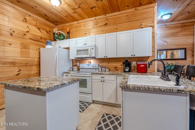 2216 French Broad River Rd, Seymour, TN 37865