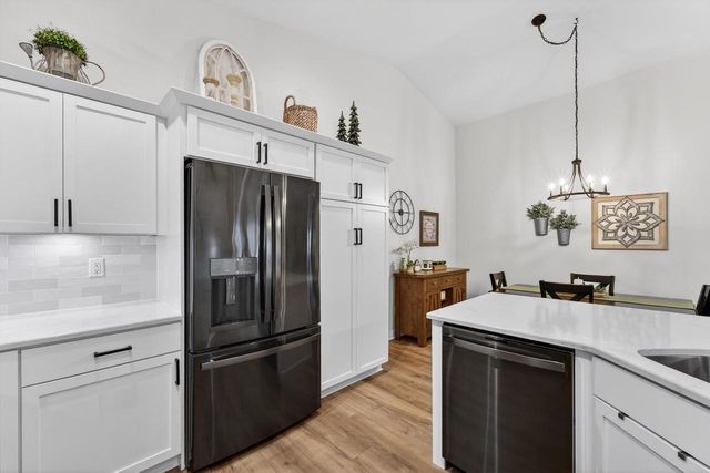 W206N16159 Stonebrook DRIVE, Jackson, WI 53037
