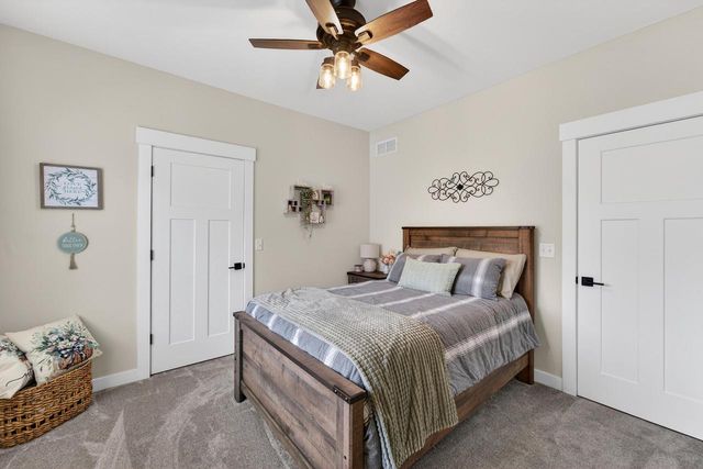 W206N16159 Stonebrook DRIVE, Jackson, WI 53037