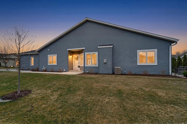W206N16159 Stonebrook DRIVE, Jackson, WI 53037
