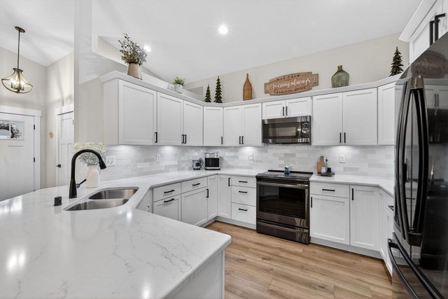 W206N16159 Stonebrook DRIVE, Jackson, WI 53037