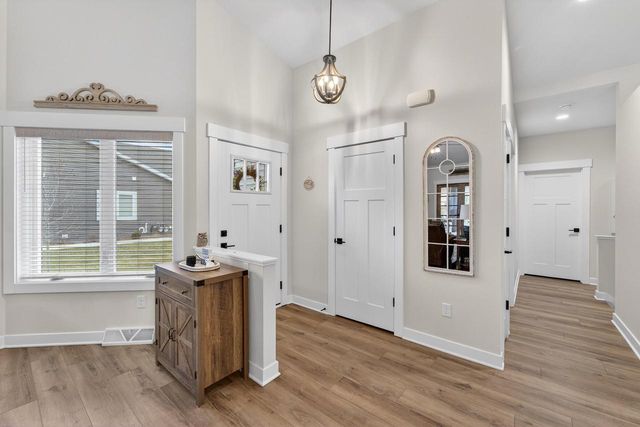 W206N16159 Stonebrook DRIVE, Jackson, WI 53037