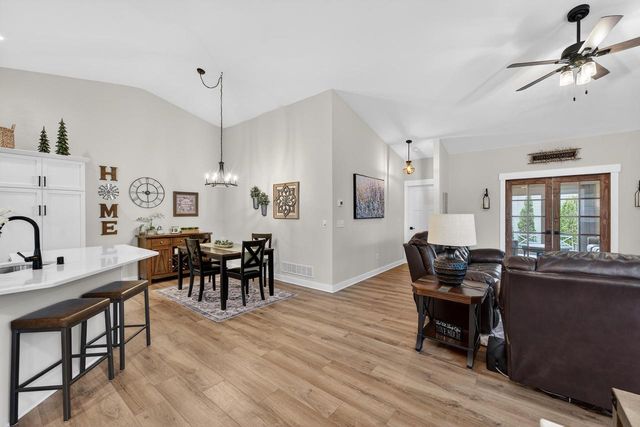 W206N16159 Stonebrook DRIVE, Jackson, WI 53037