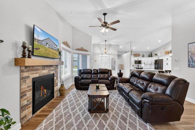 W206N16159 Stonebrook DRIVE, Jackson, WI 53037