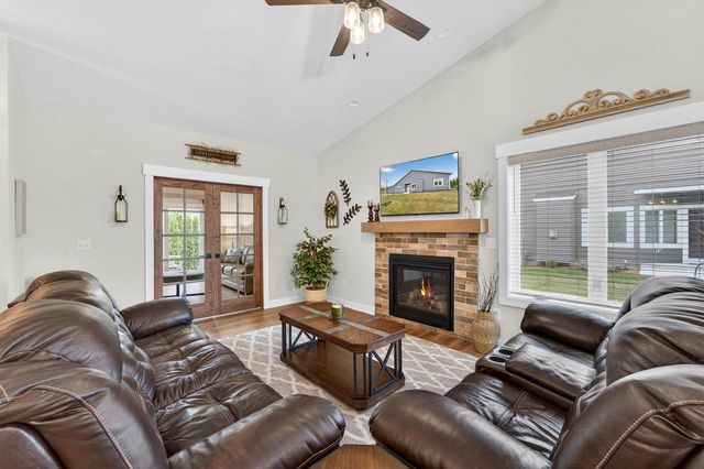 W206N16159 Stonebrook DRIVE, Jackson, WI 53037