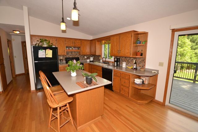 32623 Goldenrod Street NW, Cambridge, MN 55008