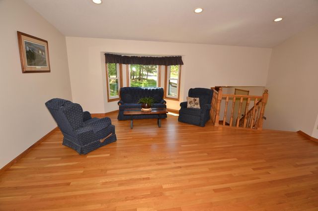 32623 Goldenrod Street NW, Cambridge, MN 55008