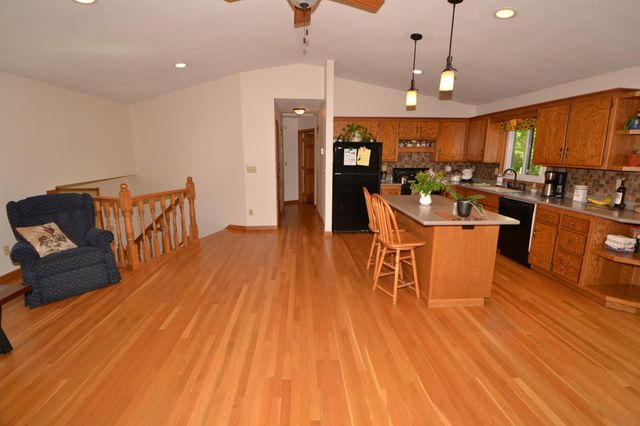 32623 Goldenrod Street NW, Cambridge, MN 55008