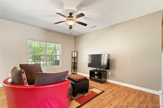615 Knob Hill Road, New Albany, IN 47150