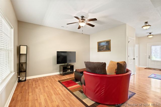 615 Knob Hill Road, New Albany, IN 47150