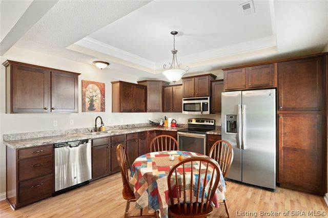 615 Knob Hill Road, New Albany, IN 47150