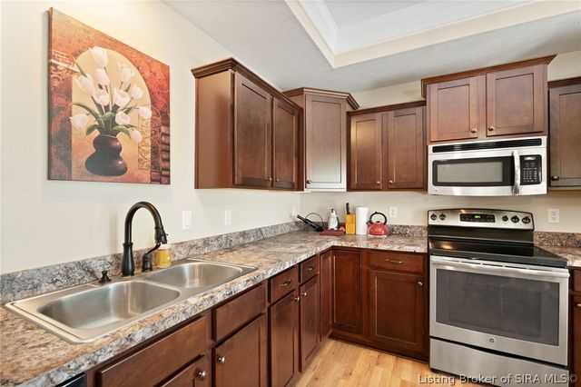 615 Knob Hill Road, New Albany, IN 47150