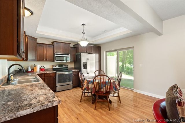 615 Knob Hill Road, New Albany, IN 47150
