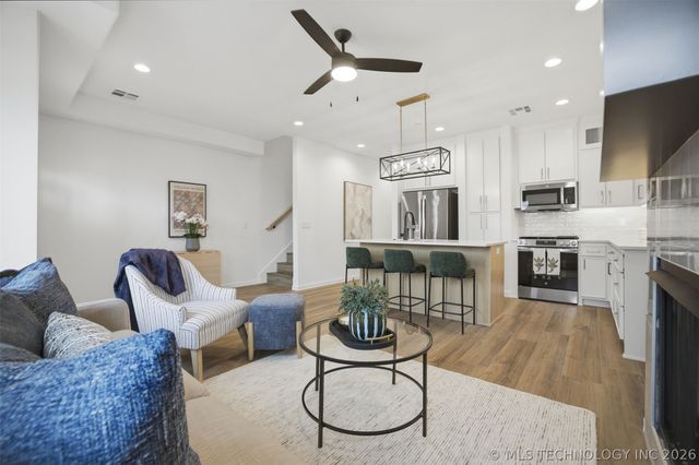 504 E B Street 1103, Jenks, OK 74037