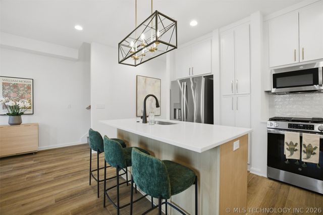 504 E B Street 1103, Jenks, OK 74037