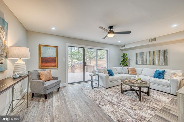 261 BISHOP DR, Aston, PA 19014