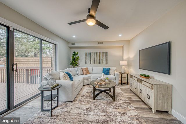 261 BISHOP DR, Aston, PA 19014