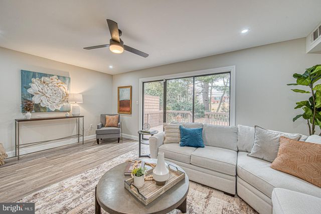 261 BISHOP DR, Aston, PA 19014