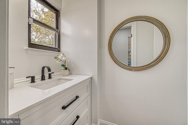 261 BISHOP DR, Aston, PA 19014