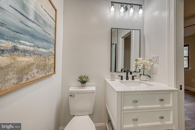 261 BISHOP DR, Aston, PA 19014