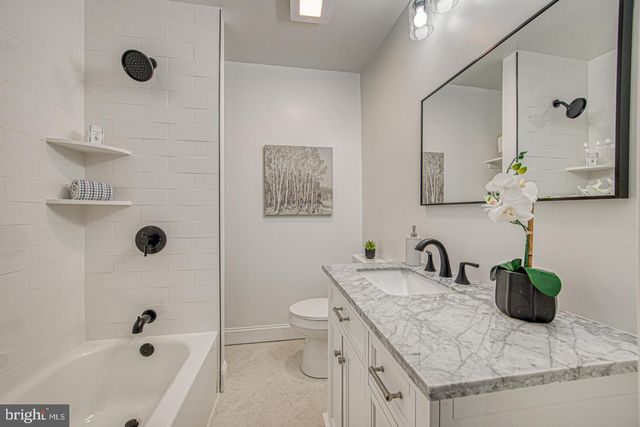 261 BISHOP DR, Aston, PA 19014