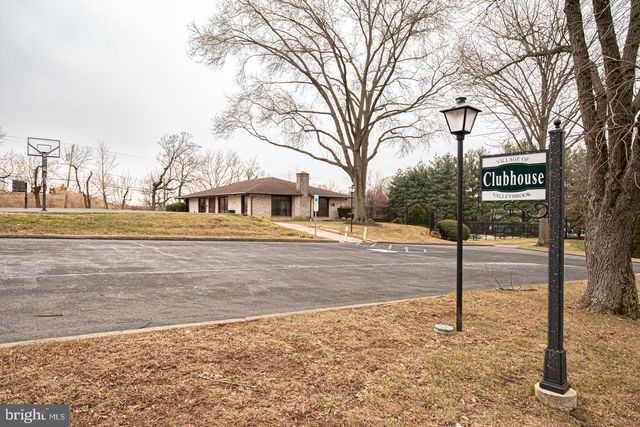 261 BISHOP DR, Aston, PA 19014