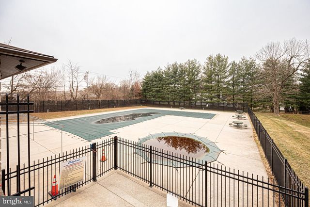 261 BISHOP DR, Aston, PA 19014