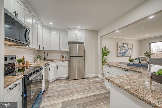 261 BISHOP DR, Aston, PA 19014