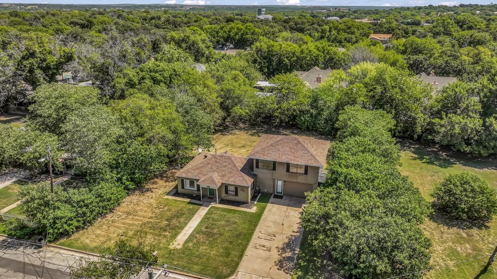 1009 S Brazos Street, Weatherford, TX 76086