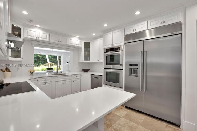 6140 SW 90th St, Pinecrest, FL 33156