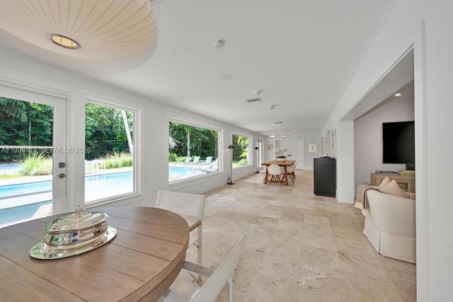 6140 SW 90th St, Pinecrest, FL 33156