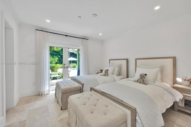 6140 SW 90th St, Pinecrest, FL 33156