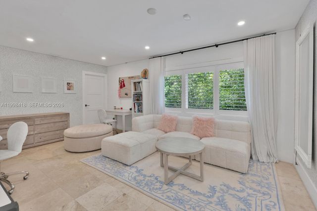 6140 SW 90th St, Pinecrest, FL 33156