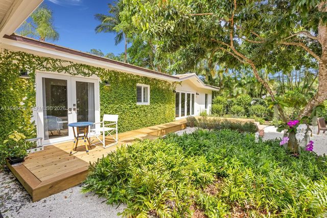 6140 SW 90th St, Pinecrest, FL 33156