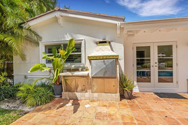 6140 SW 90th St, Pinecrest, FL 33156