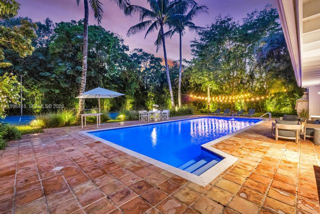 6140 SW 90th St, Pinecrest, FL 33156