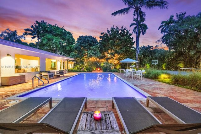 6140 SW 90th St, Pinecrest, FL 33156