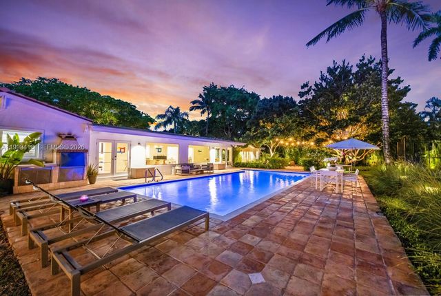 6140 SW 90th St, Pinecrest, FL 33156