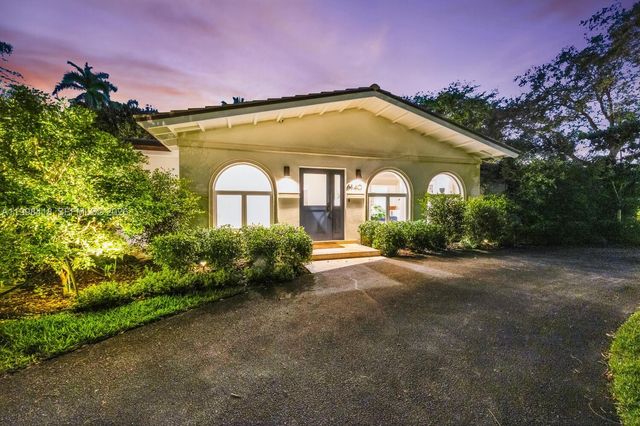 6140 SW 90th St, Pinecrest, FL 33156