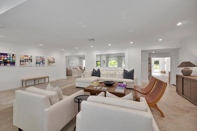 6140 SW 90th St, Pinecrest, FL 33156