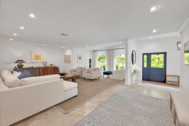 6140 SW 90th St, Pinecrest, FL 33156