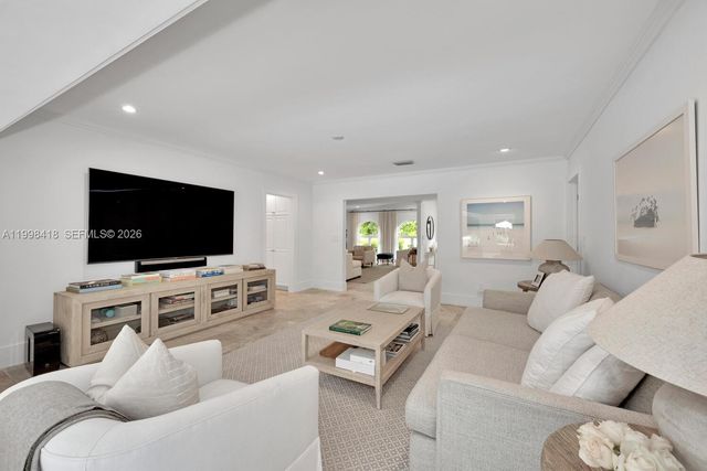 6140 SW 90th St, Pinecrest, FL 33156