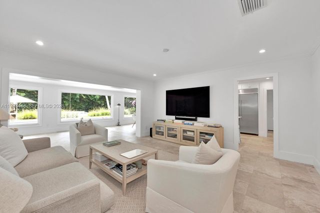 6140 SW 90th St, Pinecrest, FL 33156