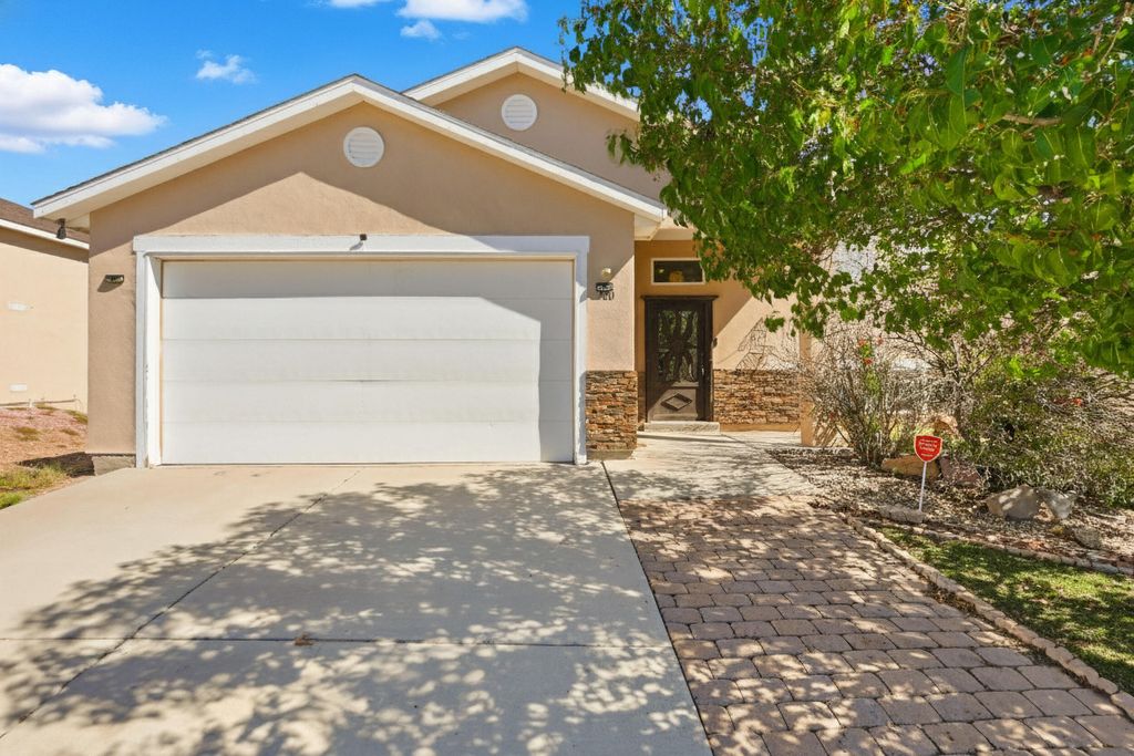 280 Black Hat Avenue SW, Los Lunas, NM 87031