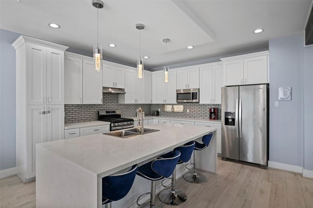 2413 Pease Street, Houston, TX 77003
