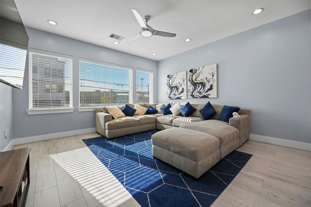 2413 Pease Street, Houston, TX 77003