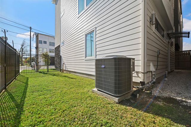 2413 Pease Street, Houston, TX 77003
