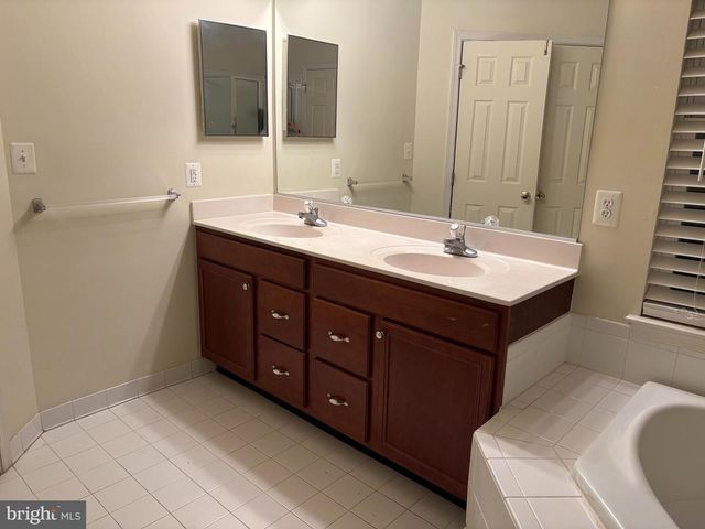 43725 BANSHEE HEIGHTS TER, Ashburn, VA 20148